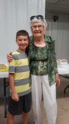 2018-07-15_Perry Road Trip to Kentucky and Virginia_08_Howar d Reunion Closing_Gabriel and Aunt Rachel